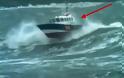 Συγκλονιστικό βίντεο: Κύματα 10 μέτρων σκεπάζουν σκάφος στη θάλασσα! [video]