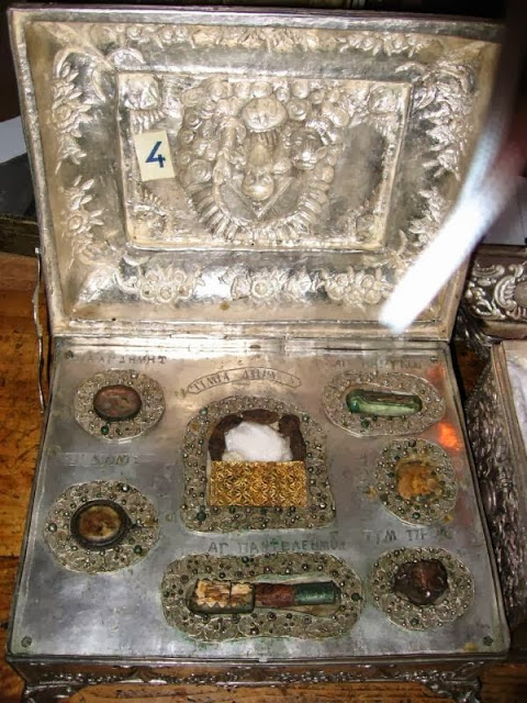 3657 - Λειψανοθήκες από την Ιερά Μονή Αγίου Παύλου Αγίου Όρους - Φωτογραφία 4