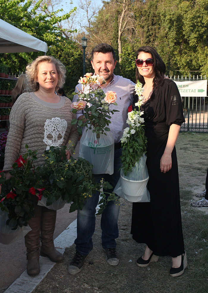 Μαρία Κορινθίου - Βάσω Κολλιδά στην έκθεση λουλουδιών! (Φωτογραφίες) - Φωτογραφία 5