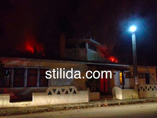 Στις φλόγες η πρώην ταβέρνα Ζορμπάς στη Στυλίδα [Videos - Photos] - Φωτογραφία 1