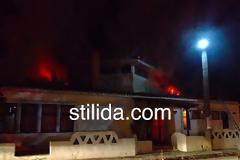 Στις φλόγες η πρώην ταβέρνα Ζορμπάς στη Στυλίδα [Videos - Photos]