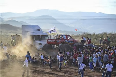 Τουλάχιστον οκτώ νεκροί σε δυστύχημα σε αγώνα μηχανοκίνητων [Video - Photos] - Φωτογραφία 3