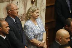 Αρσακειάδες οι χρυσαυγίτες στον αγιασμό της Βουλής - 'Ολο το παρασκήνιο