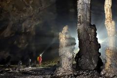 Γιγαντιαία σπηλιά με τον δικό της καιρό στην Κίνα!