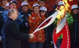Σότσι: Ο Βλαντιμίρ Πούτιν άναψε το βωμό των Ολυμπιακών Αγώνων - Φωτογραφία 1