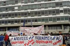 ΤΩΡΑ: Διαμαρτυρία μετά... μουσικής στο ΑΠΘ - Ξεκίνησε η πορεία των διοικητικών