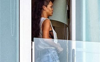 Καλά ξυπνητούρια Rihanna! - Φωτογραφία 1