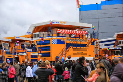 ΔΕΙΤΕ: Το μεγαλύτερο ανατρεπόμενο φορτηγό του κόσμου - Φωτογραφία 10