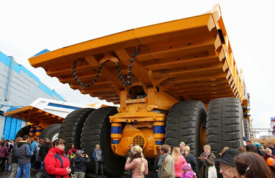 ΔΕΙΤΕ: Το μεγαλύτερο ανατρεπόμενο φορτηγό του κόσμου - Φωτογραφία 6