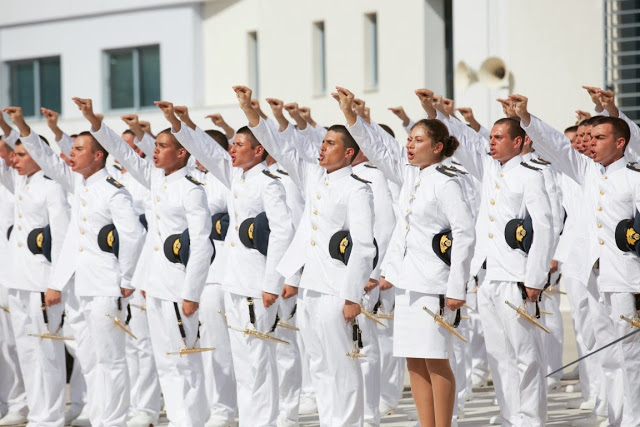 Παρουσία ΥΕΘΑ Δημήτρη Αβραμόπουλου στην ορκωμοσία των πρωτοετών της Σχολής Ικάρων - Φωτογραφία 3