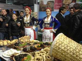 Κρητικά προϊόντα, αρώματα και γεύσεις '' πλημμύρισαν το Κίεβο της Ουκρανίας στα εγκαίνια Ελληνοουκρανικού φεστιβάλ - Φωτογραφία 1