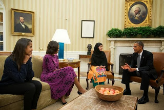 Το ζεύγος Ομπάμα υποδέχθηκε τη Μαλάλα - Φωτογραφία 1