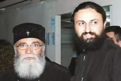 Άφησε τα ευαγγέλια για την κιθάρα - Η απίστευτη «μετάλλαξη» του Παπαροκά!