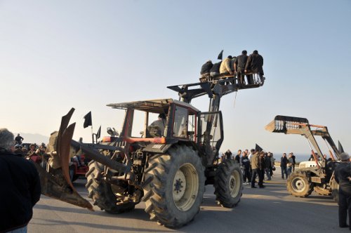 Ζεσταίνουν τις μηχανές για ... πόλεμο οι αγρότες της Κρήτης - Φωτογραφία 2