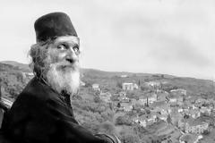 3686 - Αγιορείτες Μοναχοί με τον φακό του Κώστα Αργύρη (ασπρόμαυρες φωτογραφίες της δεκαετίας του 90)