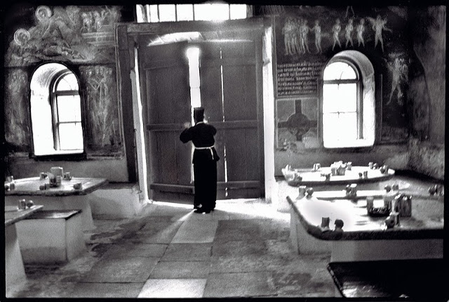 3686 - Αγιορείτες Μοναχοί με τον φακό του Κώστα Αργύρη (ασπρόμαυρες φωτογραφίες της δεκαετίας του 90) - Φωτογραφία 8