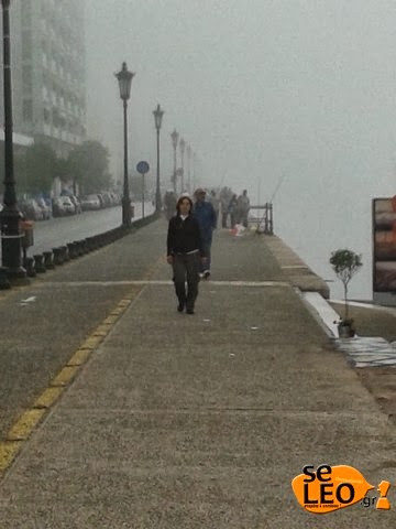 Πυκνή ομίχλη απλώθηκε πάνω από τη Θεσσαλονίκη- Σκηνικό από θρίλερ το κέντρο! - Φωτογραφία 2