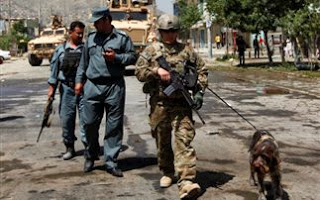 Αφγανός με στολή Αμερικανού άνοιξε πυρ εναντίον στρατιωτών στο Αφγανιστάν - Φωτογραφία 1