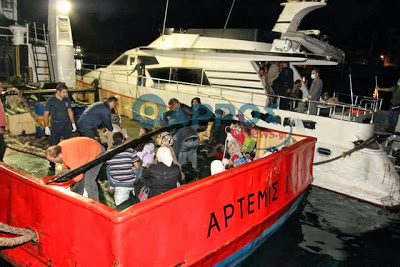 Στην Καλαμάτα οι μετανάστες, μεταξύ αυτών πολλές γυναίκες και παιδιά [Photos] - Φωτογραφία 9