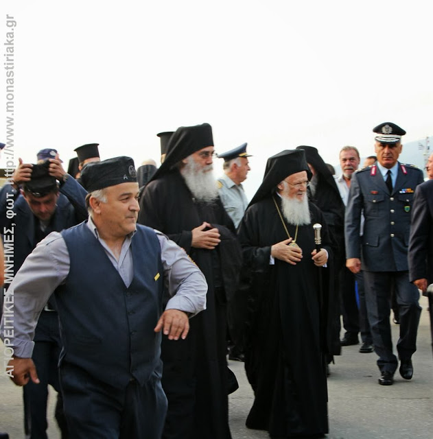 3701 - Φωτογραφίες από την λιτή εκδήλωση στη Δάφνη, μετά την άφιξη του Οικουμενικού Πατριάρχη - Φωτογραφία 2