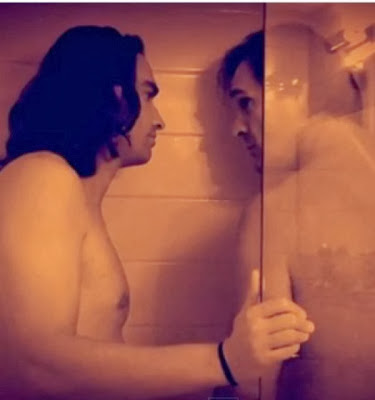 Ο Κώστας Φραγκολιάς γυμνός στο ντους αγκαλιά με άντρα ηθοποιό! - Φωτογραφία 4
