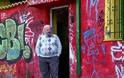 Θέμα στο BBC έγινε Έλληνας άστεγος καλλιτέχνης