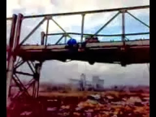 Πώς μπορείτε να ρίξετε μια γέφυρα επισκευάζοντας την! [video] - Φωτογραφία 1