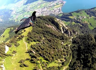 Πως είναι να πετάς με wingsuit [Video] - Φωτογραφία 1