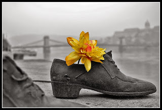 Τα παπούτσια του Δούναβη – Το πιο συγκινητικό μνημείο στην μνήμη όσων έχασαν τη ζωή τους από τους Ναζί - Φωτογραφία 4