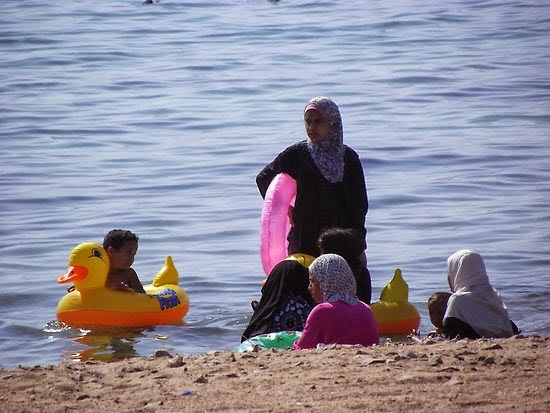 Πώς πηγαίνουν στη θάλασσα οι μουσουλμάνες;;; - Φωτογραφία 4