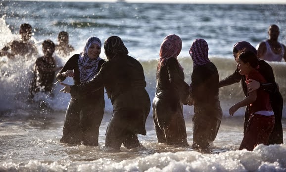 Πώς πηγαίνουν στη θάλασσα οι μουσουλμάνες;;; - Φωτογραφία 7
