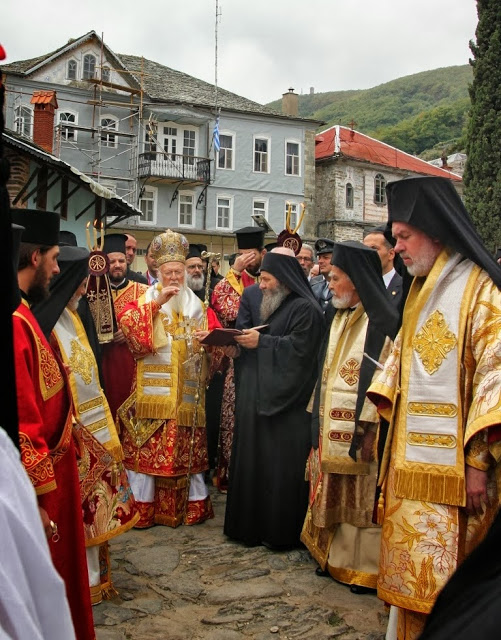 3706 - Φωτογραφίες από τη Λιτανεία της Εικόνας της Παναγίας του Άξιόν Εστι με τον Οικουμενικό Πατριάρχη κ. Βαρθολομαίο και τους ηγουμένους του Άθω. - Φωτογραφία 3