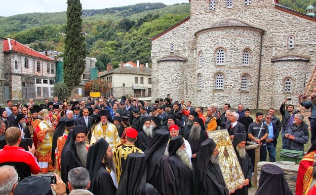 3706 - Φωτογραφίες από τη Λιτανεία της Εικόνας της Παναγίας του Άξιόν Εστι με τον Οικουμενικό Πατριάρχη κ. Βαρθολομαίο και τους ηγουμένους του Άθω. - Φωτογραφία 7