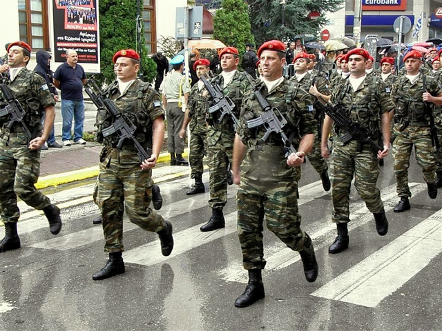 H παρέλαση των τμημάτων των ΕΔ στη Βέροια. Video και φωτορεπορτάζ - Φωτογραφία 5