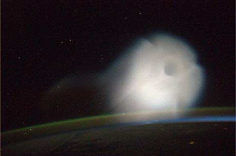 Δεν ήταν UFO -  Μυστική εκτόξευση ρωσικού πυραύλου έγινε ορατή από το Διάστημα - Φωτογραφία 1