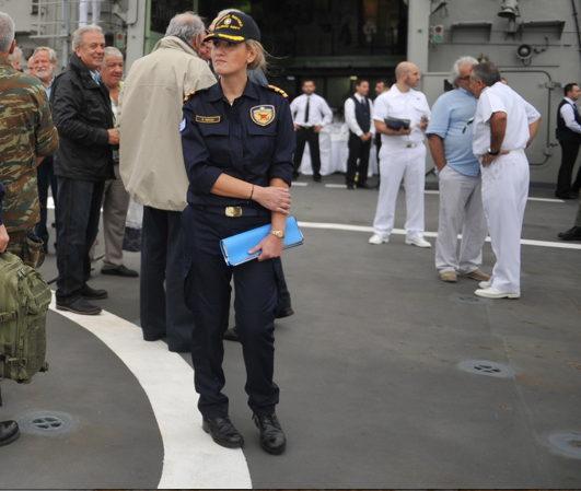 Κέρδισε τις εντυπώσεις και τα φλας η υπασπίστρια της Φώφης Γεννηματά - Φωτογραφίες - Φωτογραφία 2