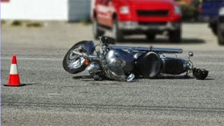 Σε κρίσιμη κατάσταση οδηγός μοτοσικλέτας - Φωτογραφία 1