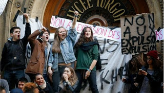 Καταλήψεις σε λύκεια στο Παρίσι μετά την απέλαση μαθητών - Φωτογραφία 1