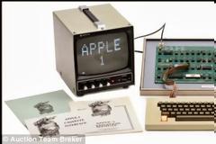 Σπάνια φωτογραφία με τον Apple 1