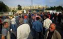Εργαζόμενοι των Ναυπηγείων Σκαραμαγκά έξω από το υπ. Άμυνας - Προβλήματα στην άνοδο της Λ. Μεσογείων