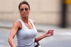 Η γυμνασμένη και μαυρισμένη Melanie Sykes