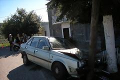 Καμαρούλα Αγρινίου: Ι.Χ. καρφώθηκε σε δέντρο