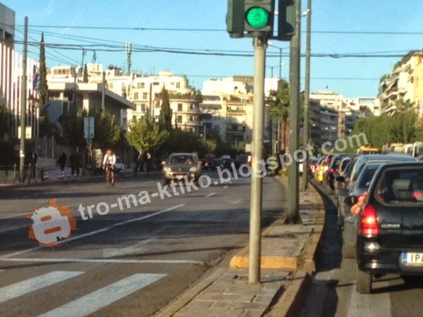 ΣΥΜΒΑΙΝΕΙ ΤΩΡΑ: Κλειστή η Β. Σοφίας έξω από την Αμερικάνικη Πρεσβεία - Φωτογραφία 2