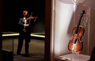 Τιμή -ρεκόρ για το βιολί του Τιτανικού - Φωτογραφία 1