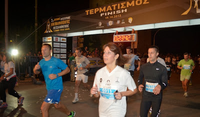 Φωτογραφίες από τον 2ο Νυχτερινό Ημιμαραθώνιο Θεσσαλονίκης - Φωτογραφία 2