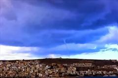 Ανεμοστρόβιλος πάνω από τη Σητεία - Δείτε εντυπωσιακές φωτογραφίες