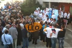 Ουρές και σπρωξίδια για μια κουταλιά στραπατσάδα στη Θεσσαλονίκη!