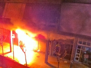 Αγρίνιο: Περίεργες φωτιές σε κατάστημα χαλιών και αυτοκίνητο - Φωτογραφία 1