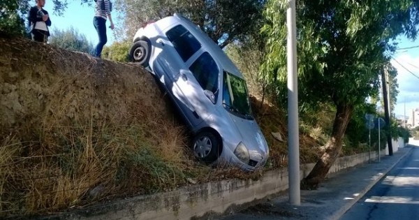 Πώς φαντάζεστε ότι βρέθηκε σε αυτή τη θέση το αυτοκίνητο που βλέπετε - Φωτογραφία 2