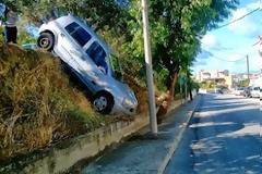 Πώς φαντάζεστε ότι βρέθηκε σε αυτή τη θέση το αυτοκίνητο που βλέπετε